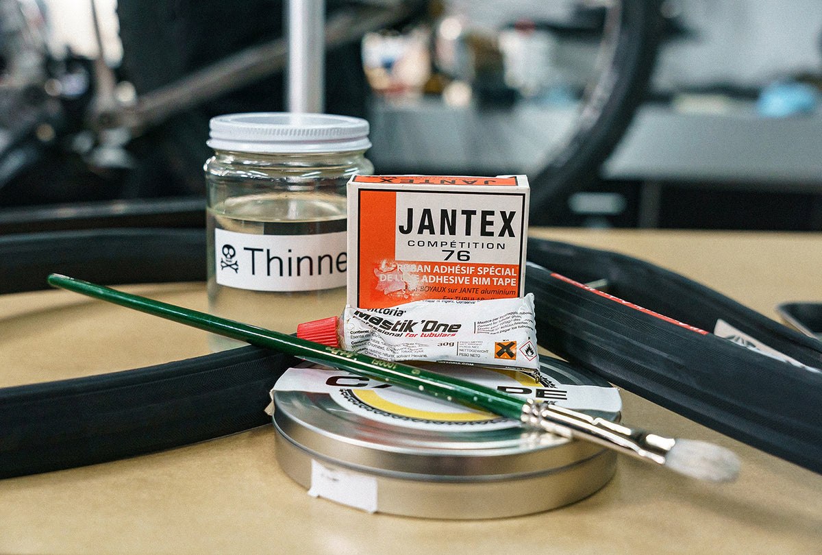 Tubular tire gluing and installation Mécanique Cycliste Spin Doctor